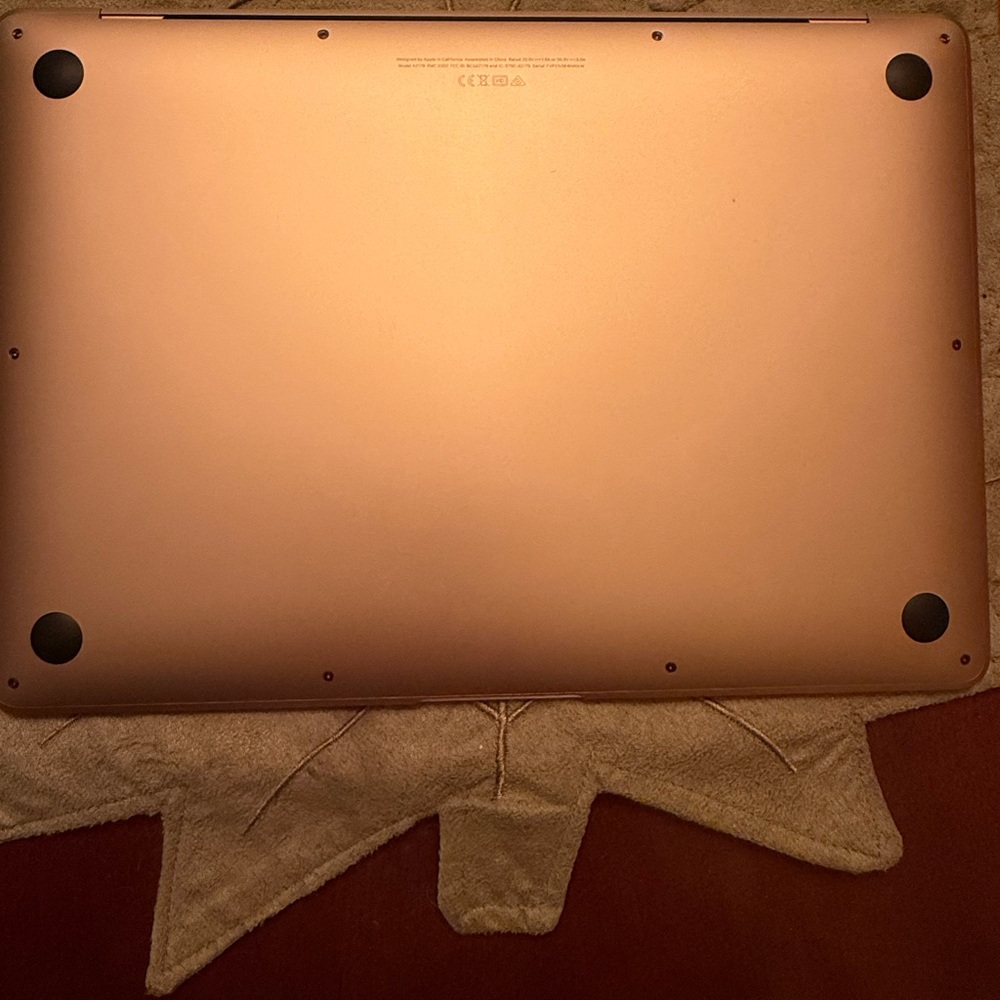 Apple MacBook Air - Gold - Picture 6 of 9